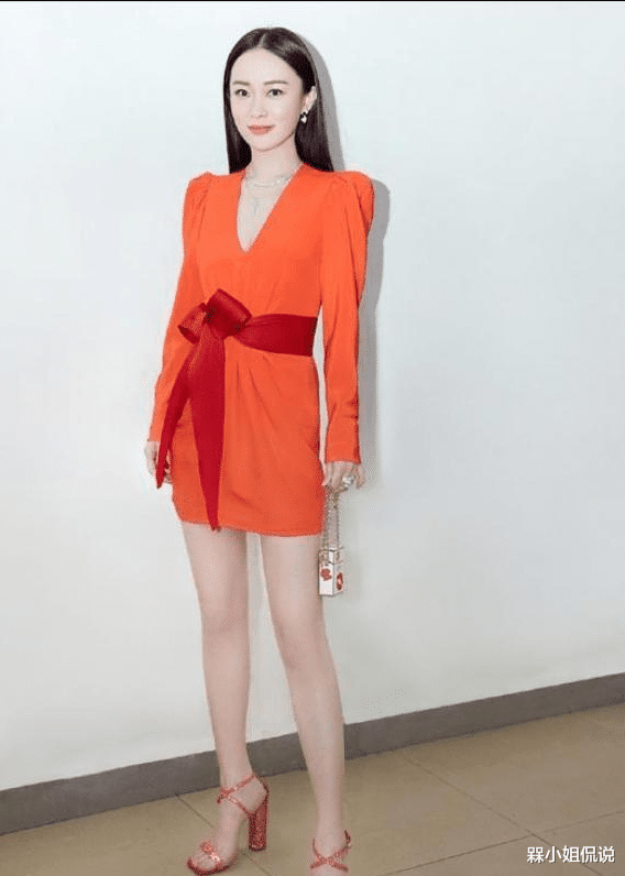 霍思燕|霍思燕为穿出曲线感真拼,三维立体抹胸裙高调抢镜,旁人不敢靠近