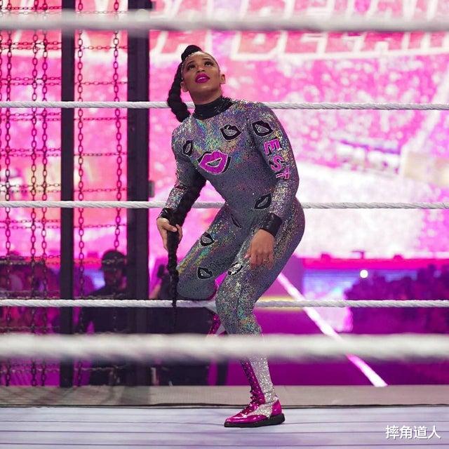 wwe|大布竟在铁笼密室赛中擅自脱离剧本？辫子姐解锁WWE罕见成就！
