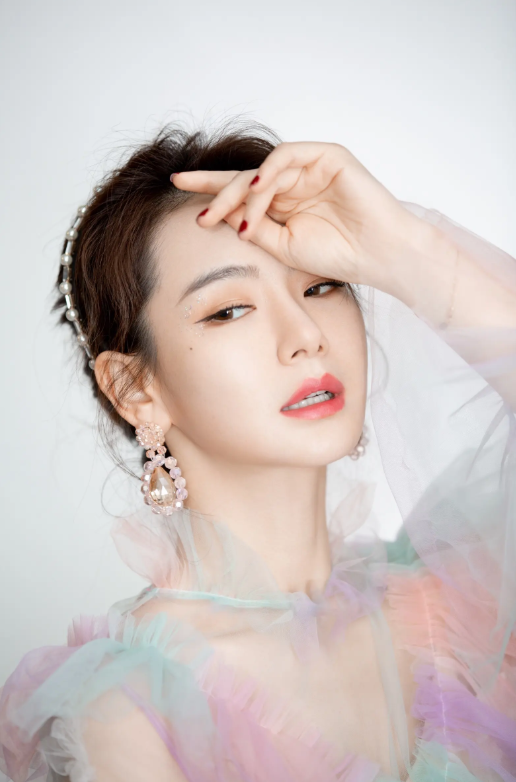 戚薇|戚薇二胎产后首露面,发长文卖惨为月子中心打广告,网友:快封杀