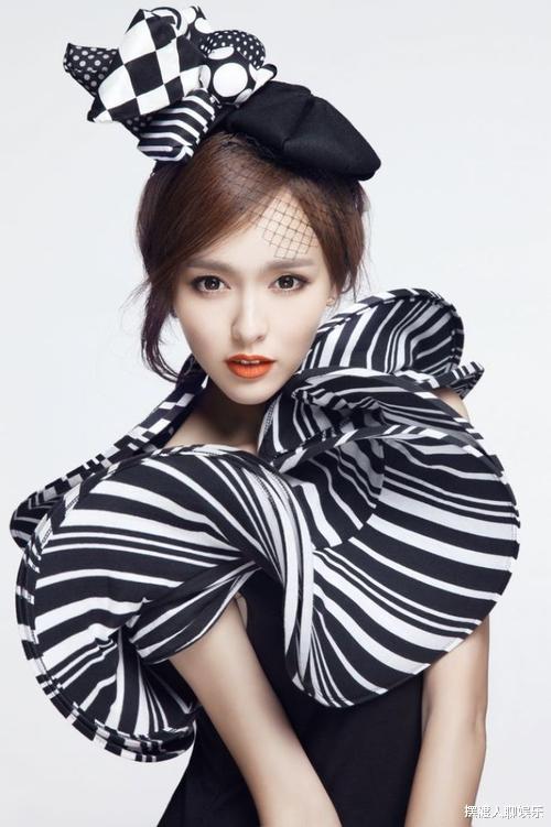 唐嫣|唐嫣的幸福真的要溢出来了，出席活动满满幸福，脸上挂满了笑容