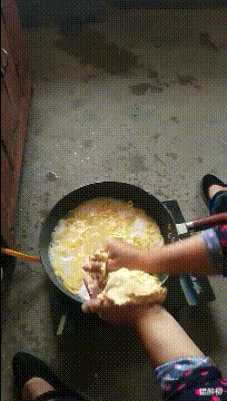 空军|“钓鱼的时候飞到我手上的，第一次见，有知道这是什么的吗？”