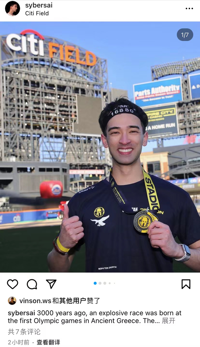 韦唯|59岁韦唯庆儿子获奖!素颜露面脸色蜡黄,韦紫明自曝因混血遭歧视