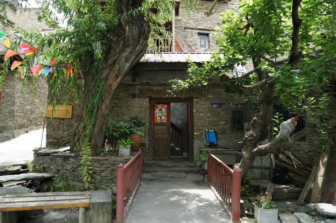 海西|色达永久封闭的第3年,重新开放!却被骂上热门:来了后悔一辈子