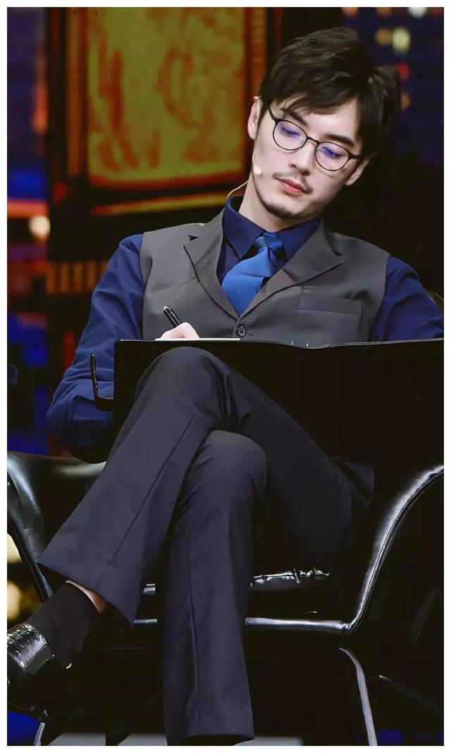 liz|任嘉伦白鹿？王嘉尔被封杀？金世佳结婚？冰雨火男男？耽改播出？