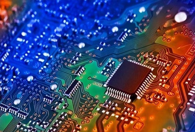 台式电脑|国产中低端芯片已量产，外国芯片囤积过多，反求中国购买损失惨重