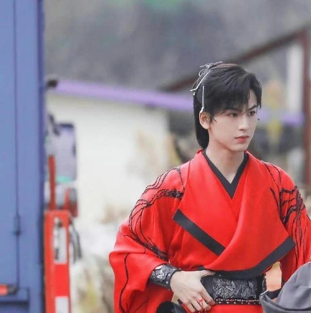 阴阳师|《天官赐福》动漫真人对比，谢怜没了惊鸿一瞥，花城主变穷了