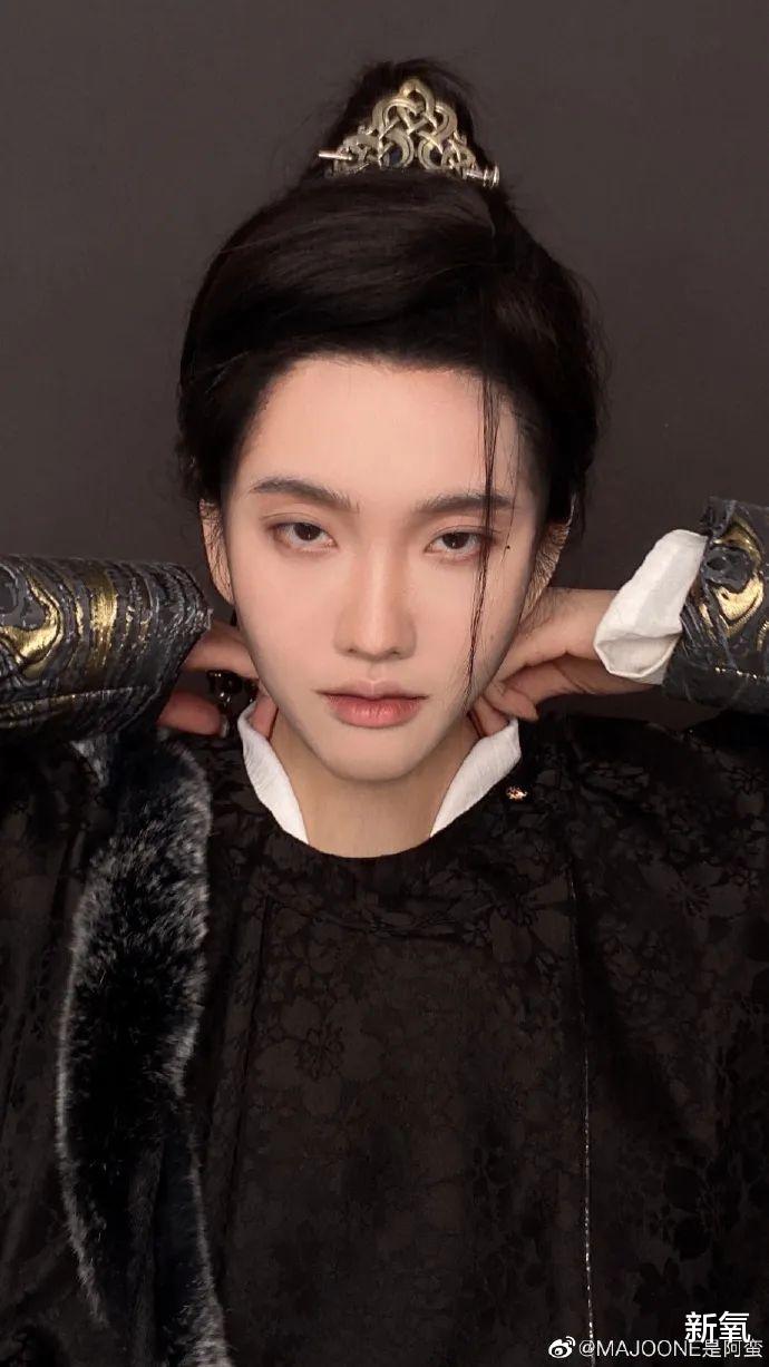 发际线 说她不配当美妆博主，不是因为她技术不行，而是脸蛋太绝？
