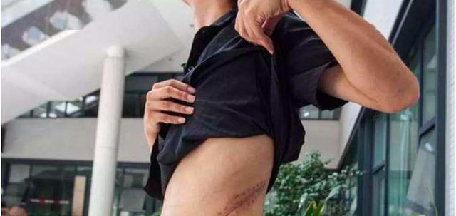 手机壳|年轻人不买手机、却迷上买手机壳,背后原因是什么?