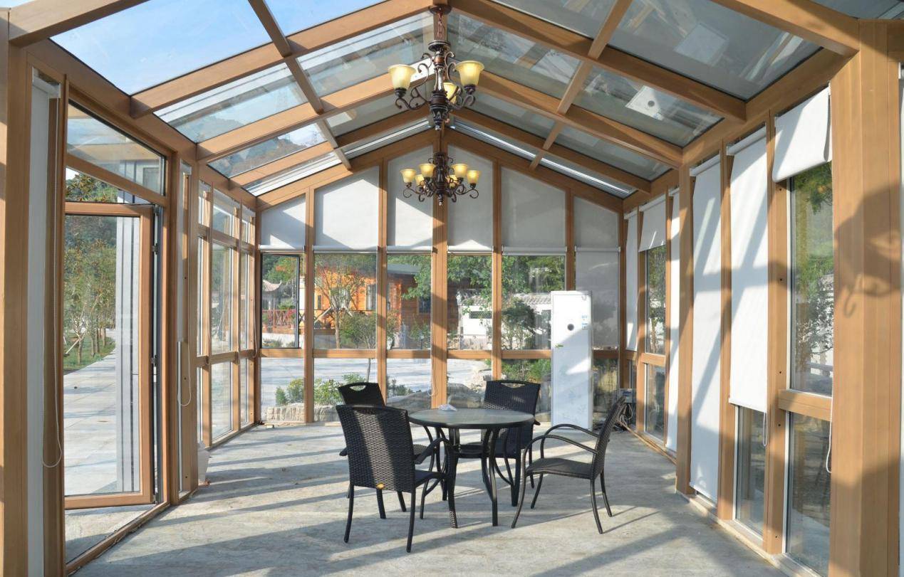 顶楼采光差，我机智的装了玻璃屋顶，邻居们上门参观！