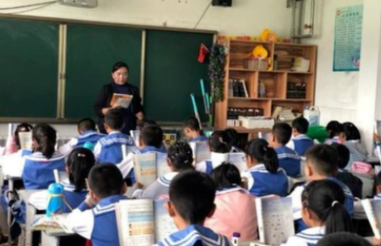 退休|47岁阿姨和26岁小伙相恋三年，阿姨：他从来不公开我