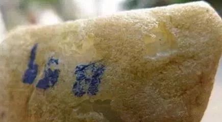 翡翠|【老帅翡翠】:翡翠赌石 ┃ 不弄清楚“皮、雾、肉”,怎么捡漏?