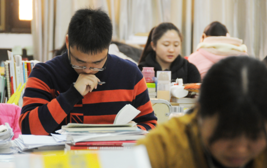 济南|储殷教授奉劝考研人,遇到这类情况还是别考了,赶快找工作吧