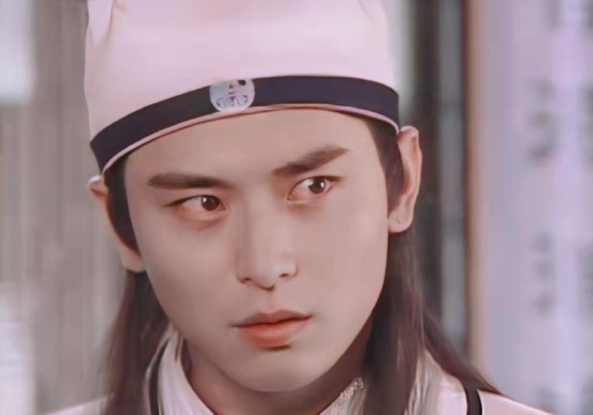 陈冠霖|陈冠霖再引争议,白切黑演技信手拈来,连眼尾皱纹都有魅力