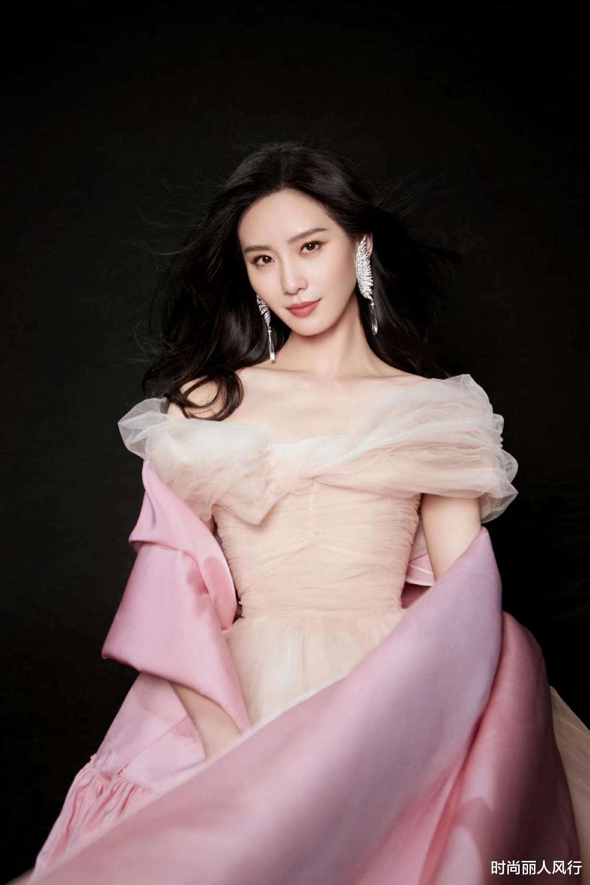 刘诗诗|刘诗诗86斤身材瘦到气质大变！穿新款高定拍宣传片，女王气场全开