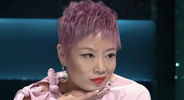 鞠婧祎|明明连代表作都没有,还装模作样当评委,小丑闹剧何时才能停止?