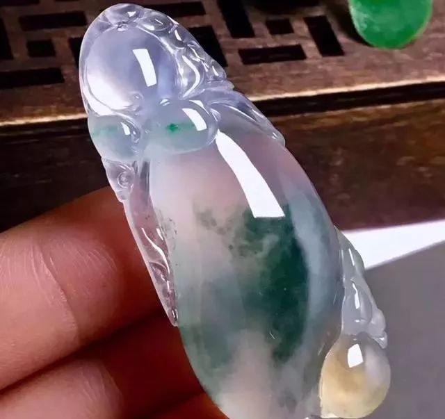 飘花翡翠|飘花翡翠一定比无飘花翡翠贵吗