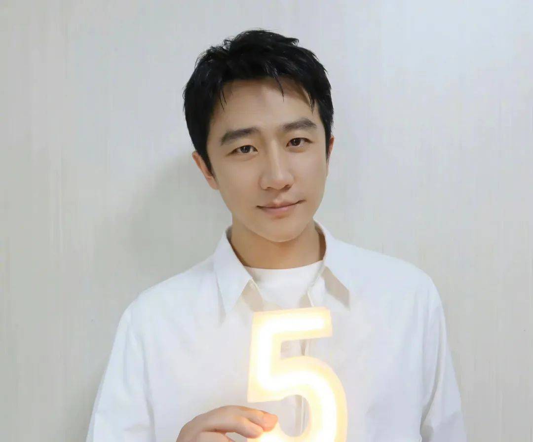 |一个帅气，一个“土”气，这6组男星长相相似，气质却差太多了