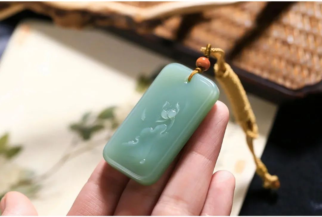 菊花一角|碧玉中最有潜力的“白”!