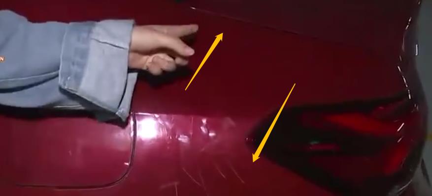 6岁男童划伤20万奔驰,车主索赔闭门羹,家长扬言:法律也约束不了我