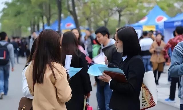 hr|HR辱骂大学生“垃圾”,这回网友的天平倾向了企业,处理结果如何