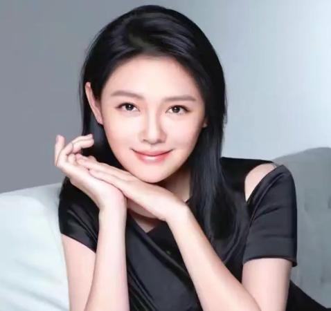 虞书欣|就离谱！汪小菲继父长相神似具俊晔，怪不得汪小菲不让孩子叫爸爸