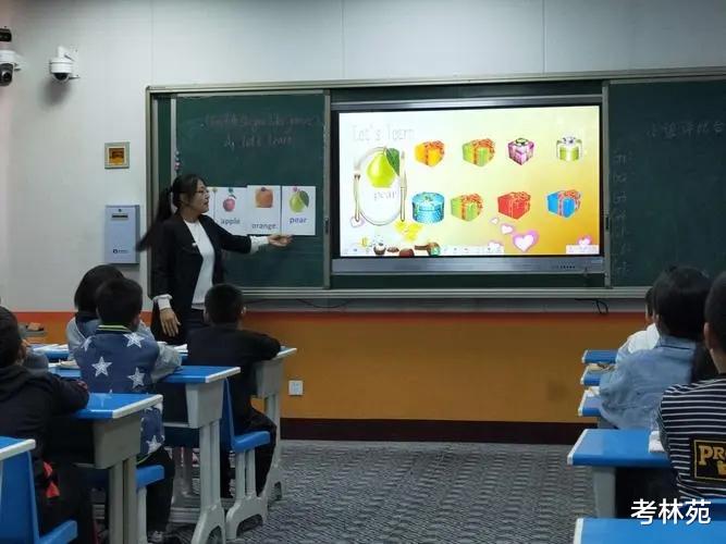 手绘|太神了，杭州一大学老师用粉笔手绘人体器官，学生下课都舍不得走