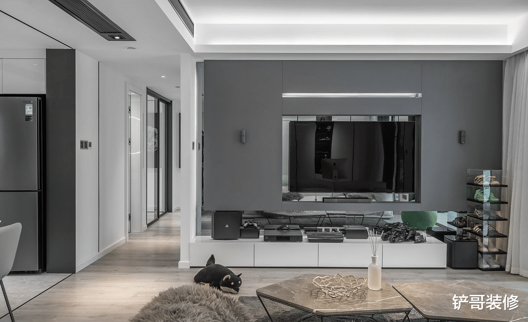 崇尚自由的业主，运用白灰色装饰，创造精致的生活空间