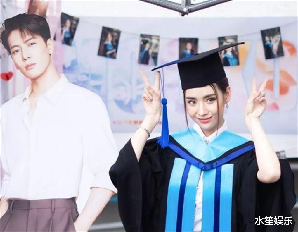 王嘉尔|王嘉尔有多受泰星欢迎,Mookda、PP毕业典礼都有他的人形牌