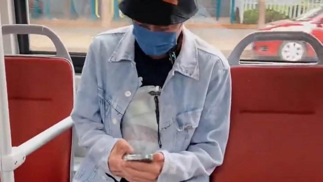 吴镇宇|接地气！知名港星内地坐公交车无人识，因坐“老弱残”专区被责难