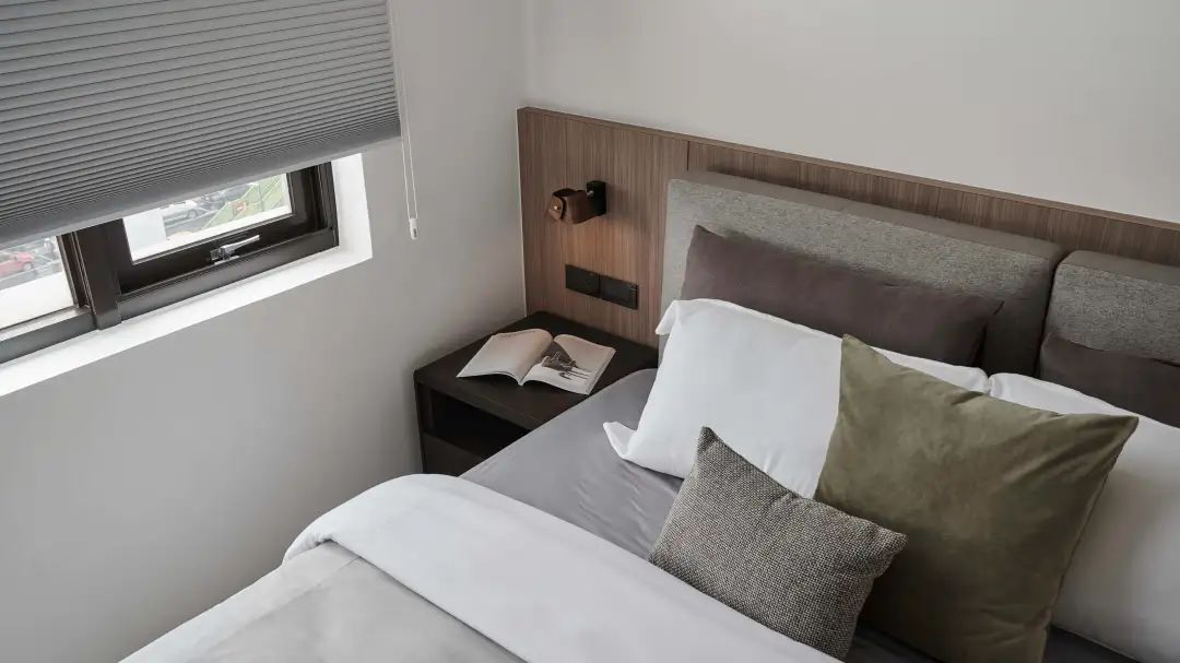 99㎡中等户型装修,黑白灰的配色简洁利落,打造高质感的居家空间