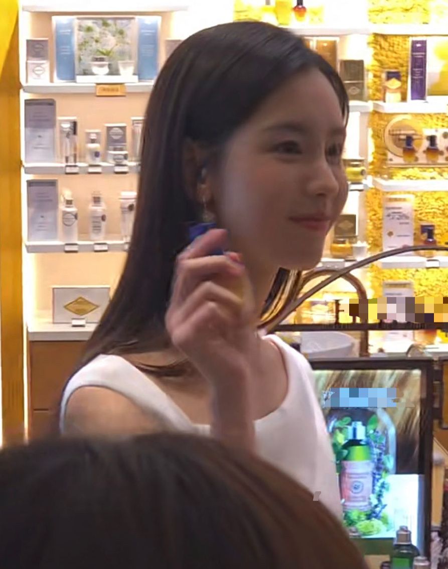 陈都灵|路人镜头下的陈都灵有多美?无美颜无滤镜气质好,生图宛如校花