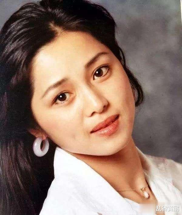 红楼梦|87《红楼梦》中,被妆容拉胯的四位女演员,现实中美翻了