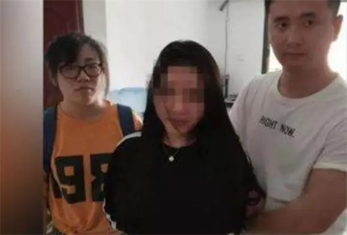 回顾:福建“女主播”落网后,粉丝纷纷说没看够,律师称三年起步