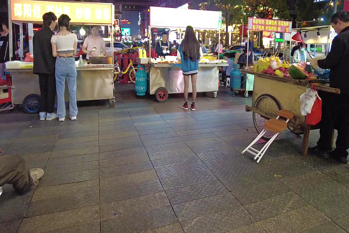 呼和浩特|三线城市呼和浩特，街头很养眼，极其好玩