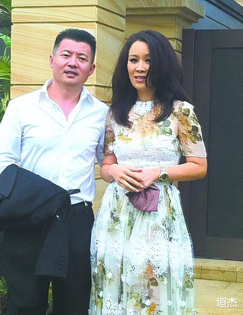 那英|孟桐：对那英一见钟情，顶着非议不离不弃，对继子视如己出，精彩