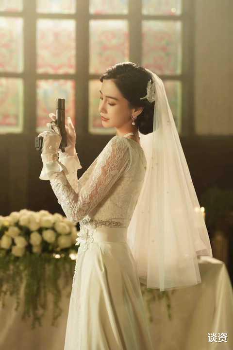 小海绵|母爱满满!baby抱儿子现身酒店,5岁小海绵在瘦弱的她怀里好大只