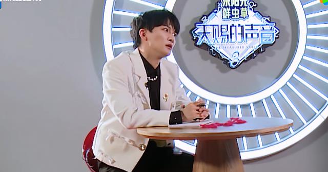 佟丽娅|《天赐的声音》周深灵魂反问很有深意:玫瑰为什么要带刺?