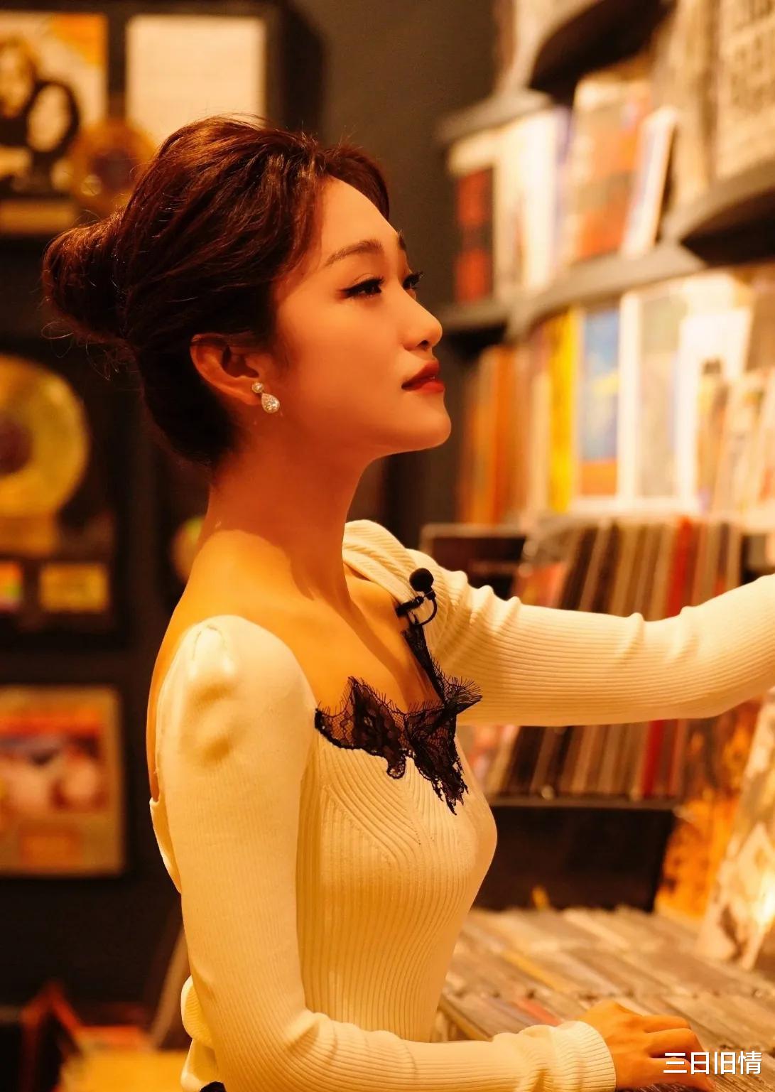 主持人|笑容甜美又知性优雅的美女主持人蓝羽