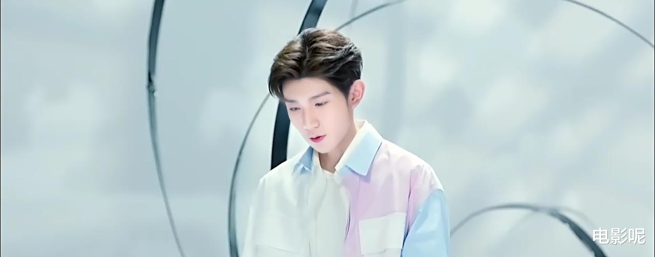 王源|王源青春当燃录制花絮,原来主题就是他自己的形象
