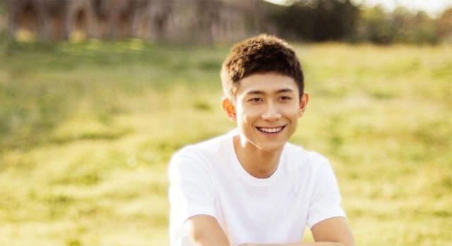 张一山|张一山发声明没人信,官媒发了3个字大家信了,明星已没有公信力