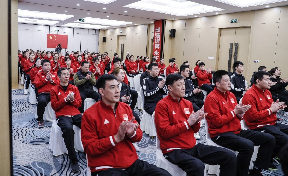 李盈莹|分工明确！张常宁哥哥负责主攻，李盈莹组长！李岩龙教副攻打背飞！