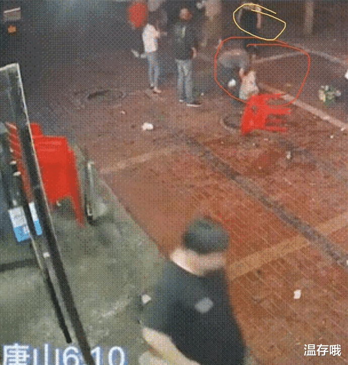 最后被捕的沈某俊:在一行人中咖位最高,灰衣女子一直向其求情