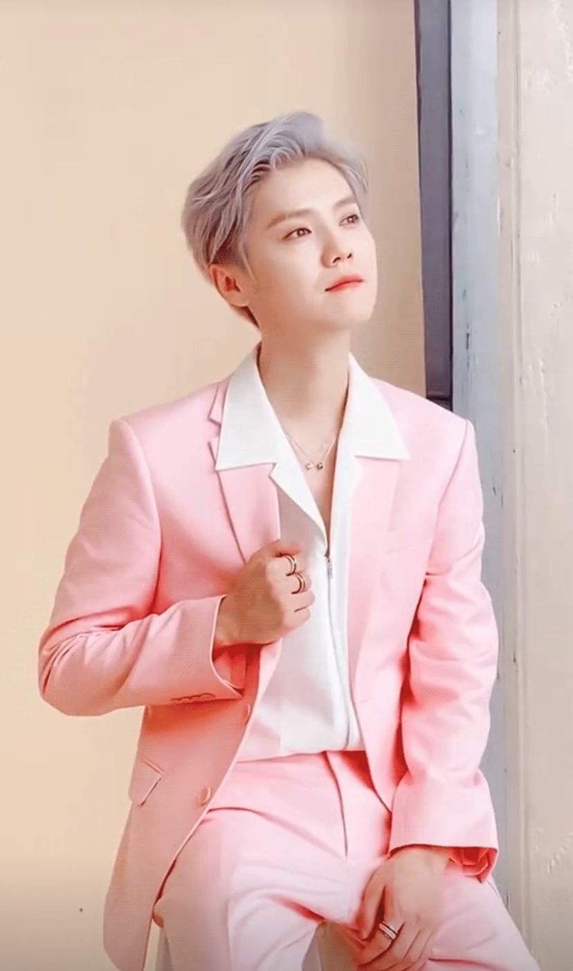 曹可凡|跌落顶流又如何?敢作敢当的鹿晗,才是娱乐圈里的一股清流