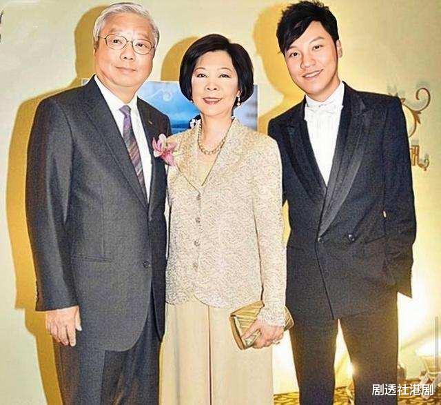 TVB|一路走好！TVB前富贵男星王贤志为母设灵，表哥郑嘉颖现身悼念