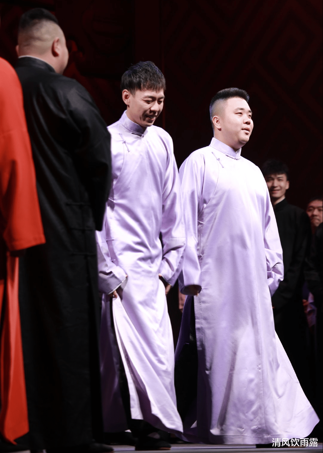 靳鹤岚|靳鹤岚直播聊4.26封箱，感叹又没接到通知，粉丝评论惹人心疼