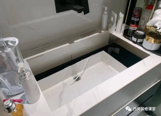 浴柜定制翻车了,咋办?