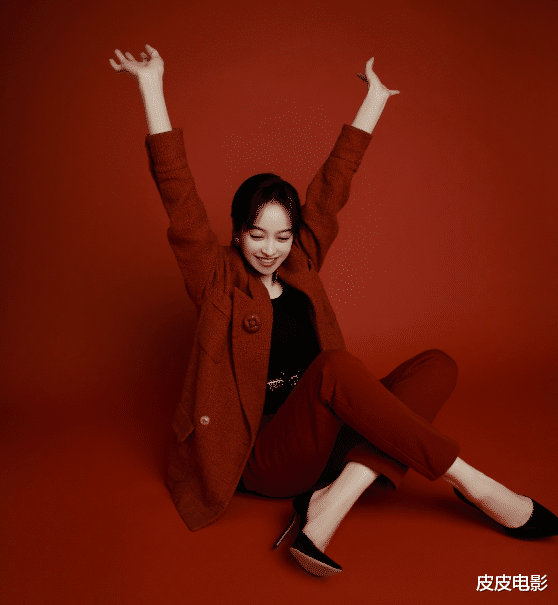 春晚|春晚最惊艳女星：李思思丝绒天鹅颈，李宇春性感，伊丽媛华贵雍容