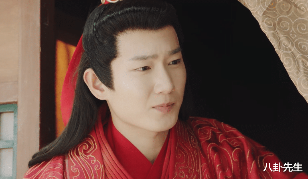 高马尾 男演员的浓妆让人出戏：有人脸比脖子白，有人画红唇演侠客