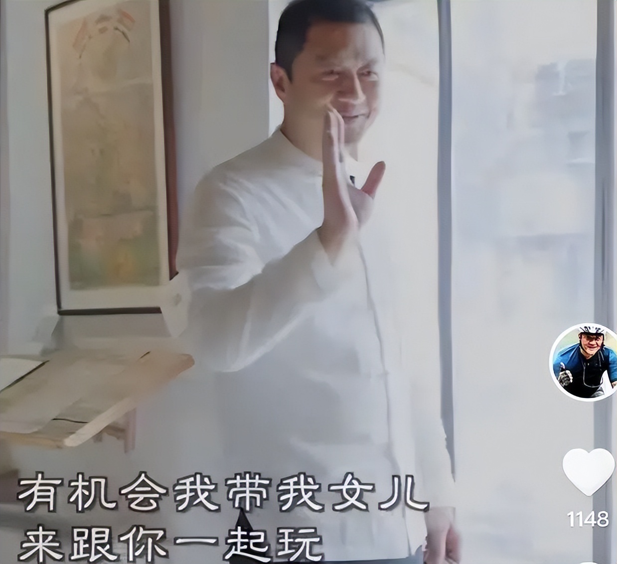 饮食 51岁李亚鹏首曝二胎性别！抱娃姿势熟练，小19岁娇妻产后瘦身明显