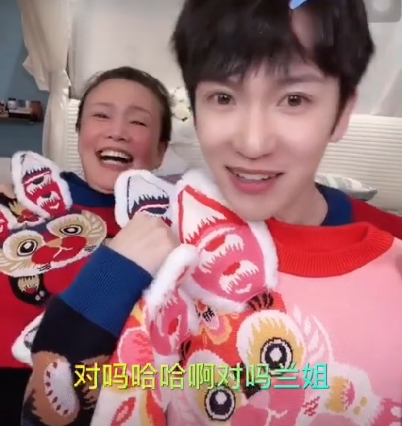 张兰|论张兰直播间两个助理的来历：能和兰姐搭档，侃侃而谈，经验老到